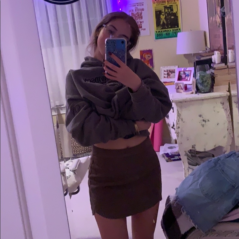 Olive green corduroy mini skirt 😍